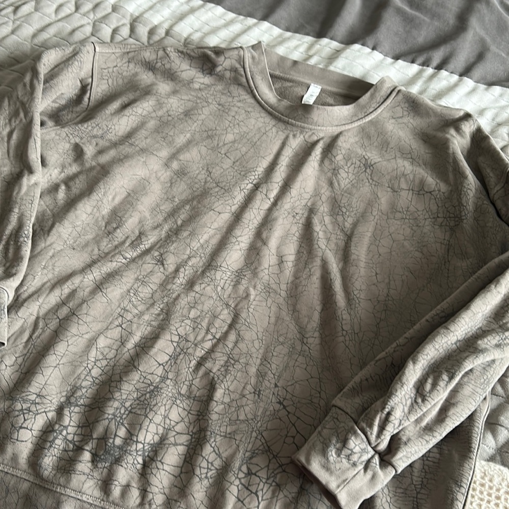 Lululemon perfectly oversized crew, size 12. Never worn!